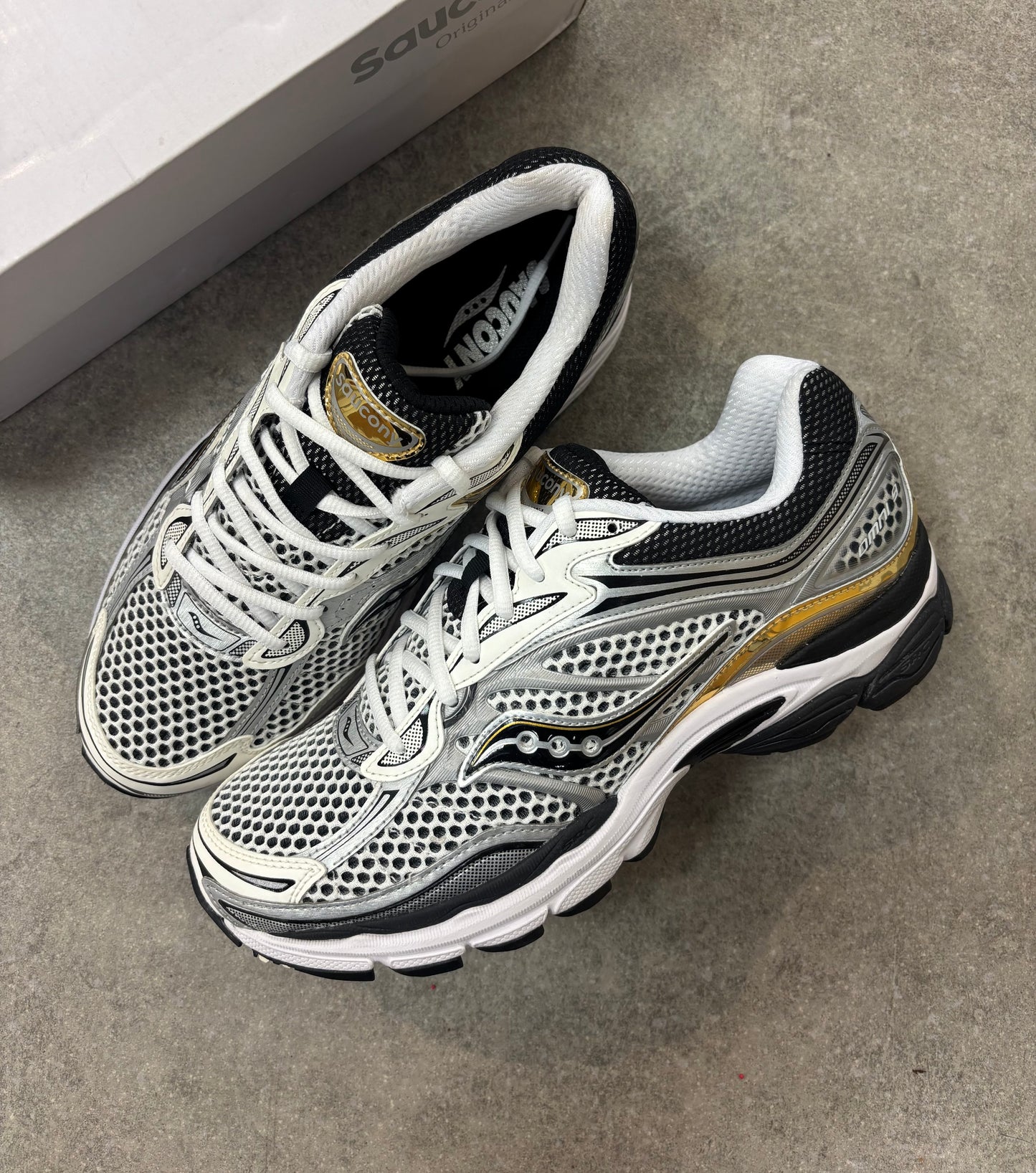 Saucony ProGrid Omni 9 - Silver Gold
