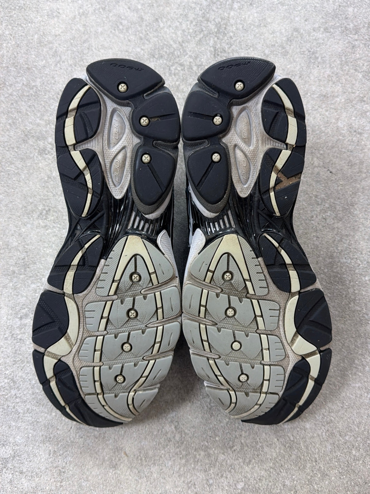 Saucony ProGrid Omni 9 - Microchip (UK10)