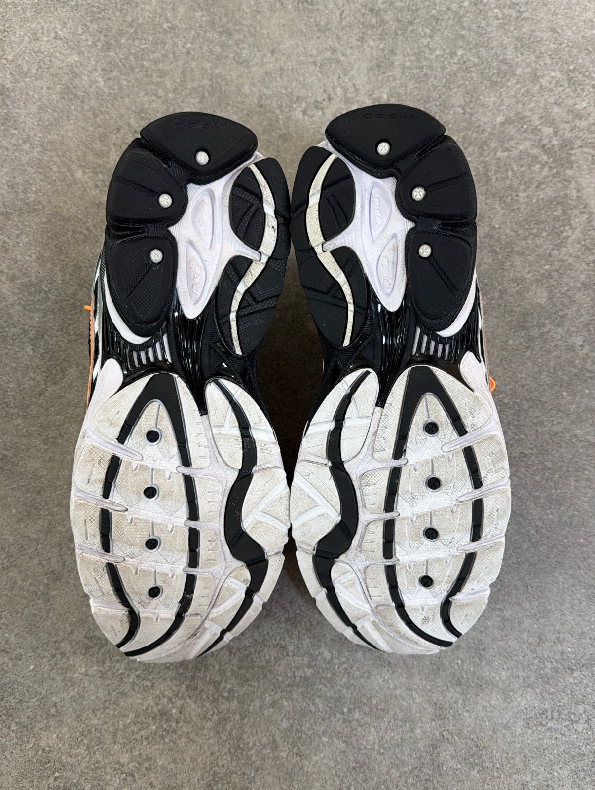 Saucony ProGrid Omni 9 - White Orange