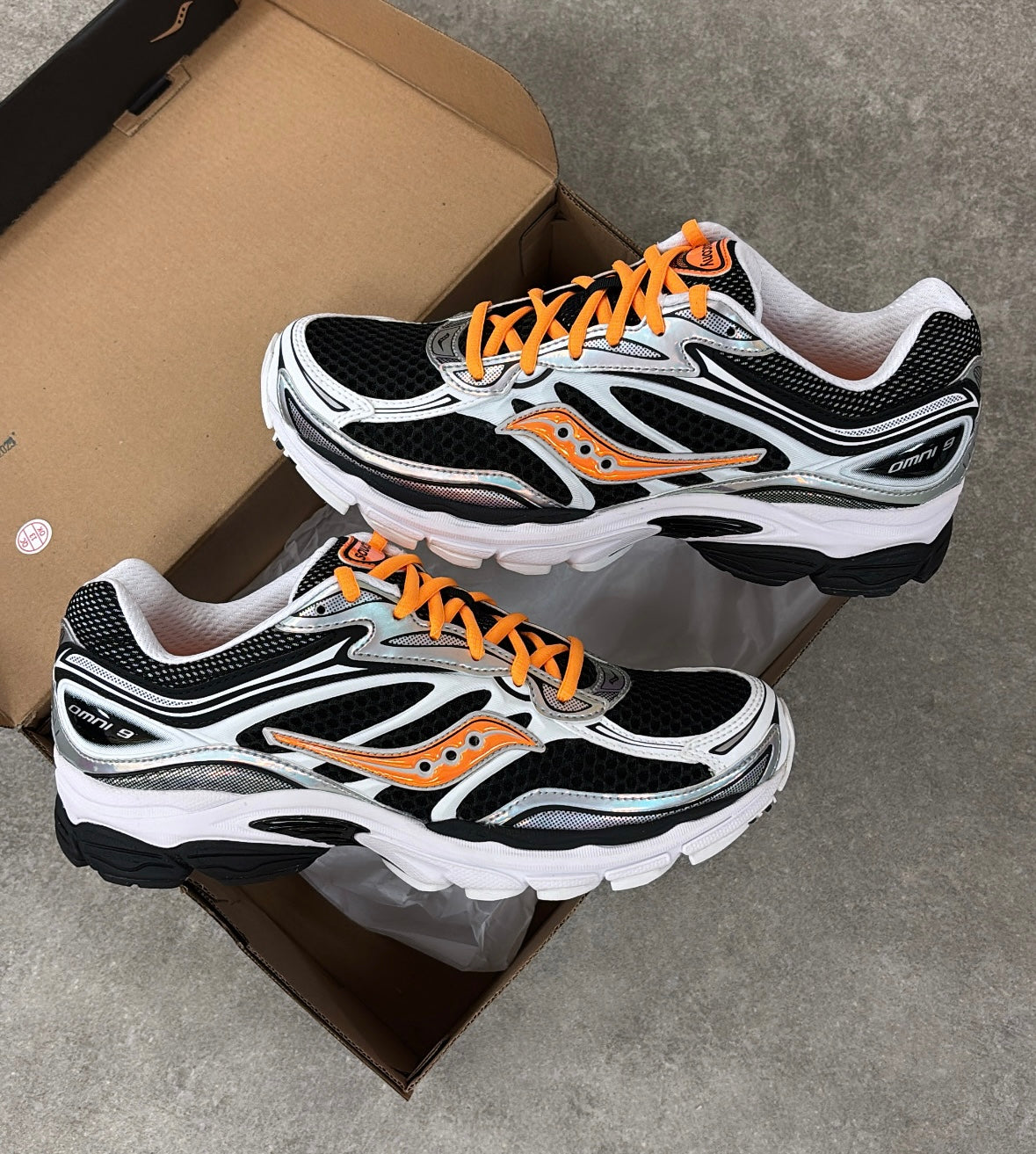 Saucony ProGrid Omni 9 - White Orange