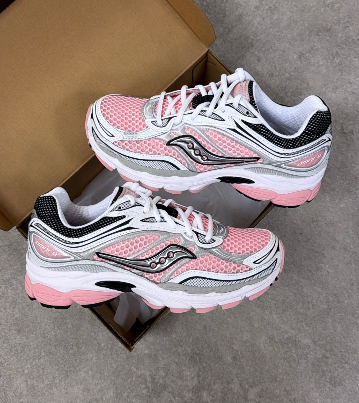 Saucony ProGrid Omni 9 - White Touch