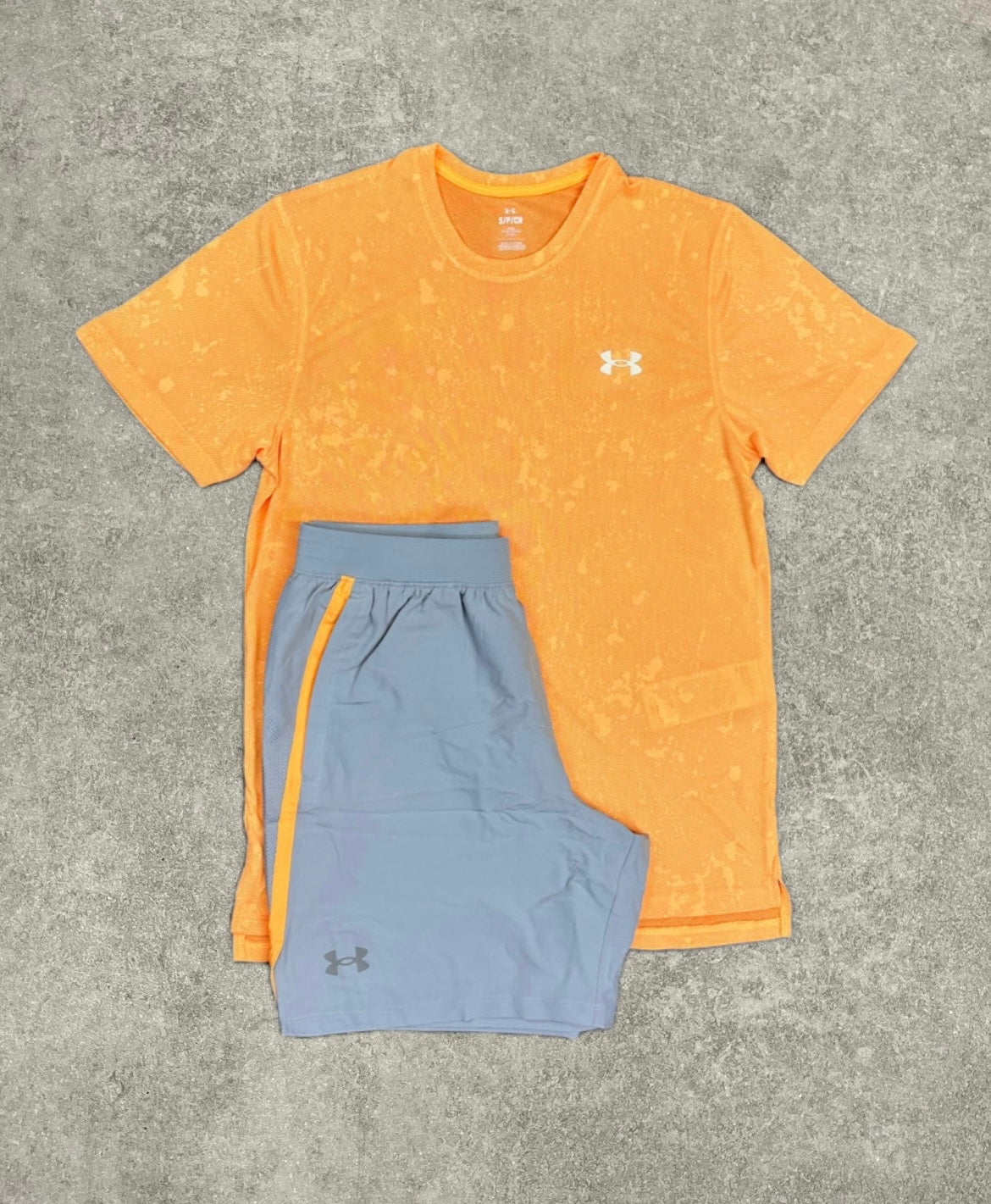 Under Armour ‘Splash’ T-shirt & ‘Launch’ 7” Short Set - Orange/Grey