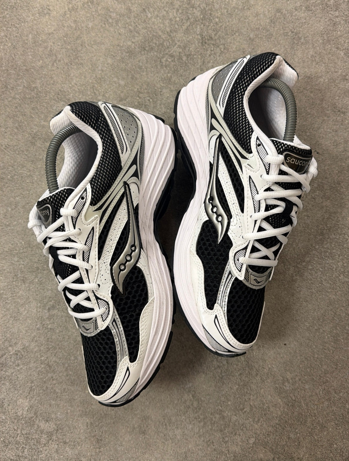 Saucony ProGrid Omni 9 - Black White (UK8)