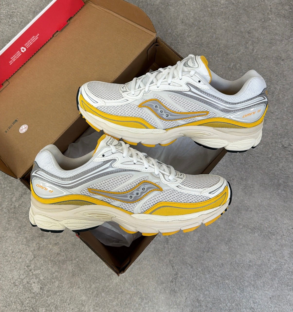 Saucony ProGrid Omni 9 - Ivory Pollen