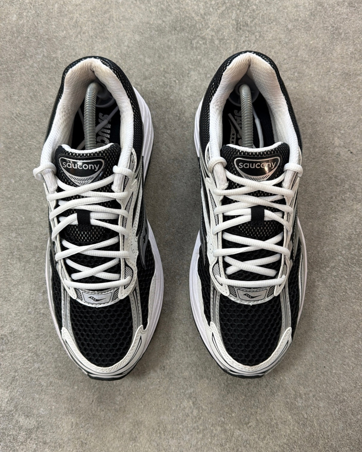 Saucony ProGrid Omni 9 - Black White (UK8.5)