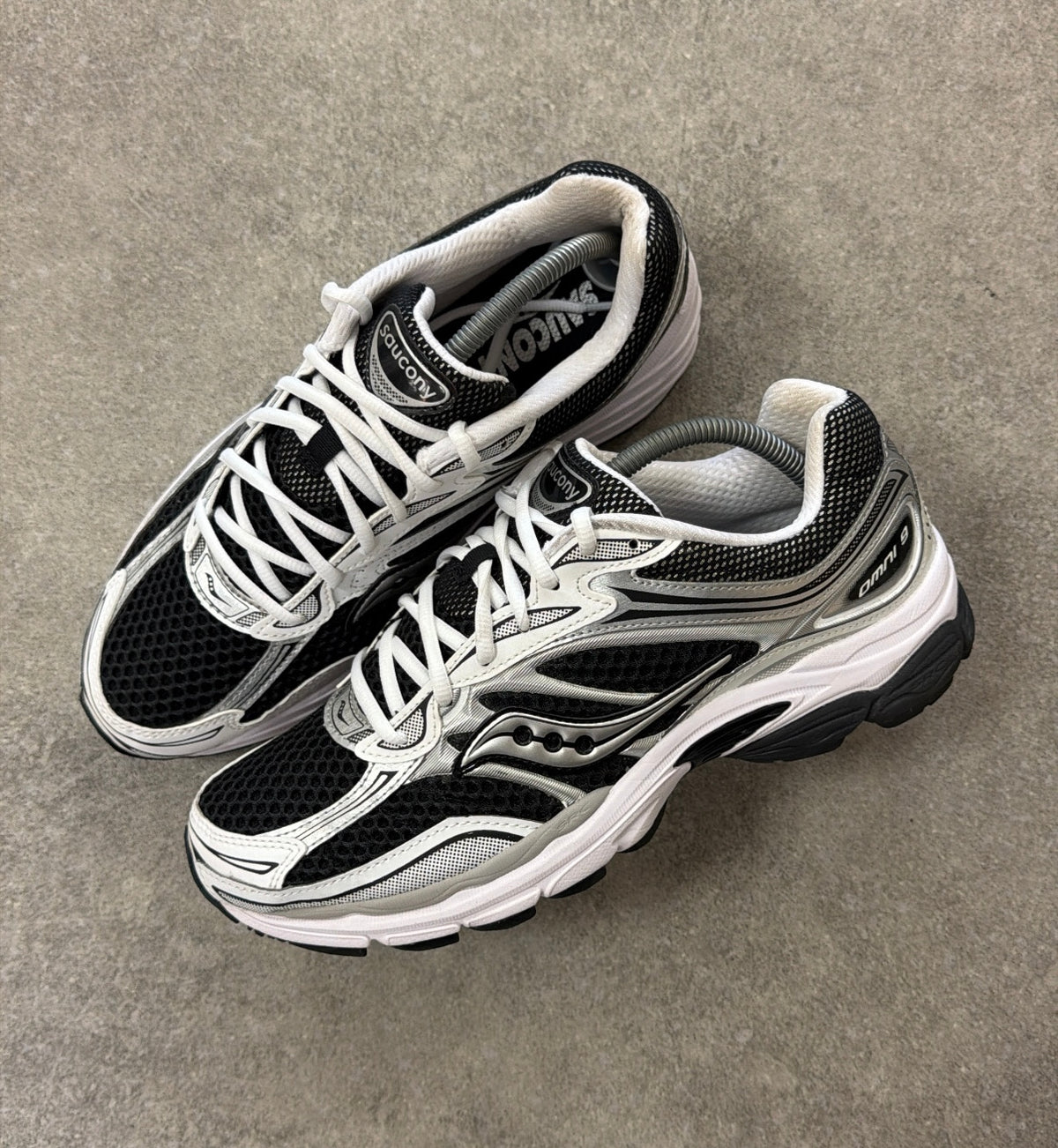 Saucony ProGrid Omni 9 - Black White (UK8.5)