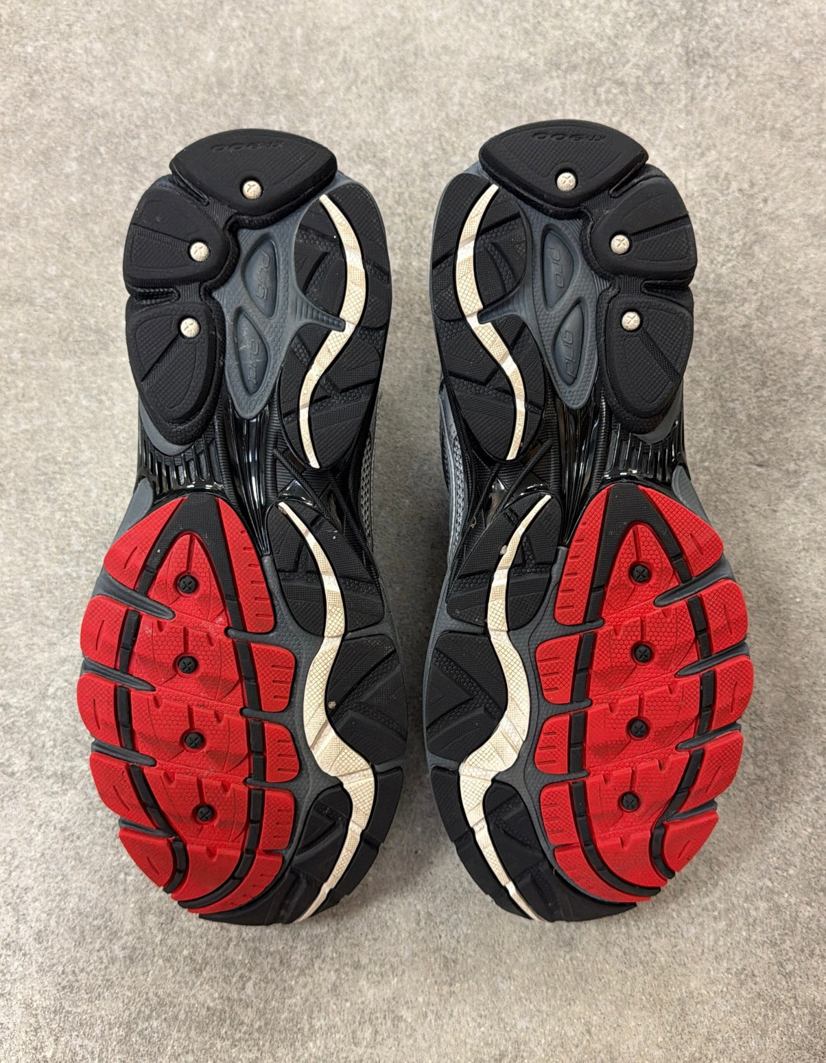 Saucony ProGrid Omni 9 - Light Grey Red Black
