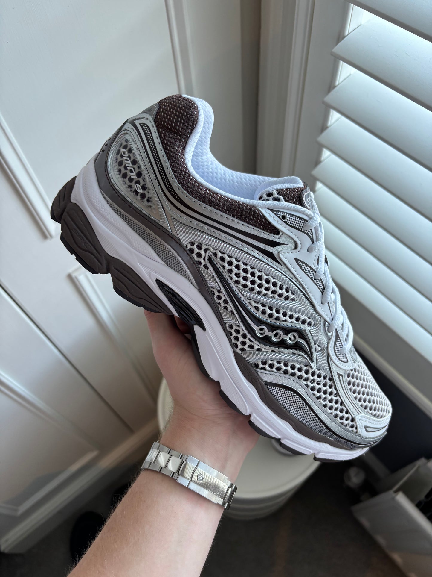 Saucony ProGrid Omni 9 - White Brown