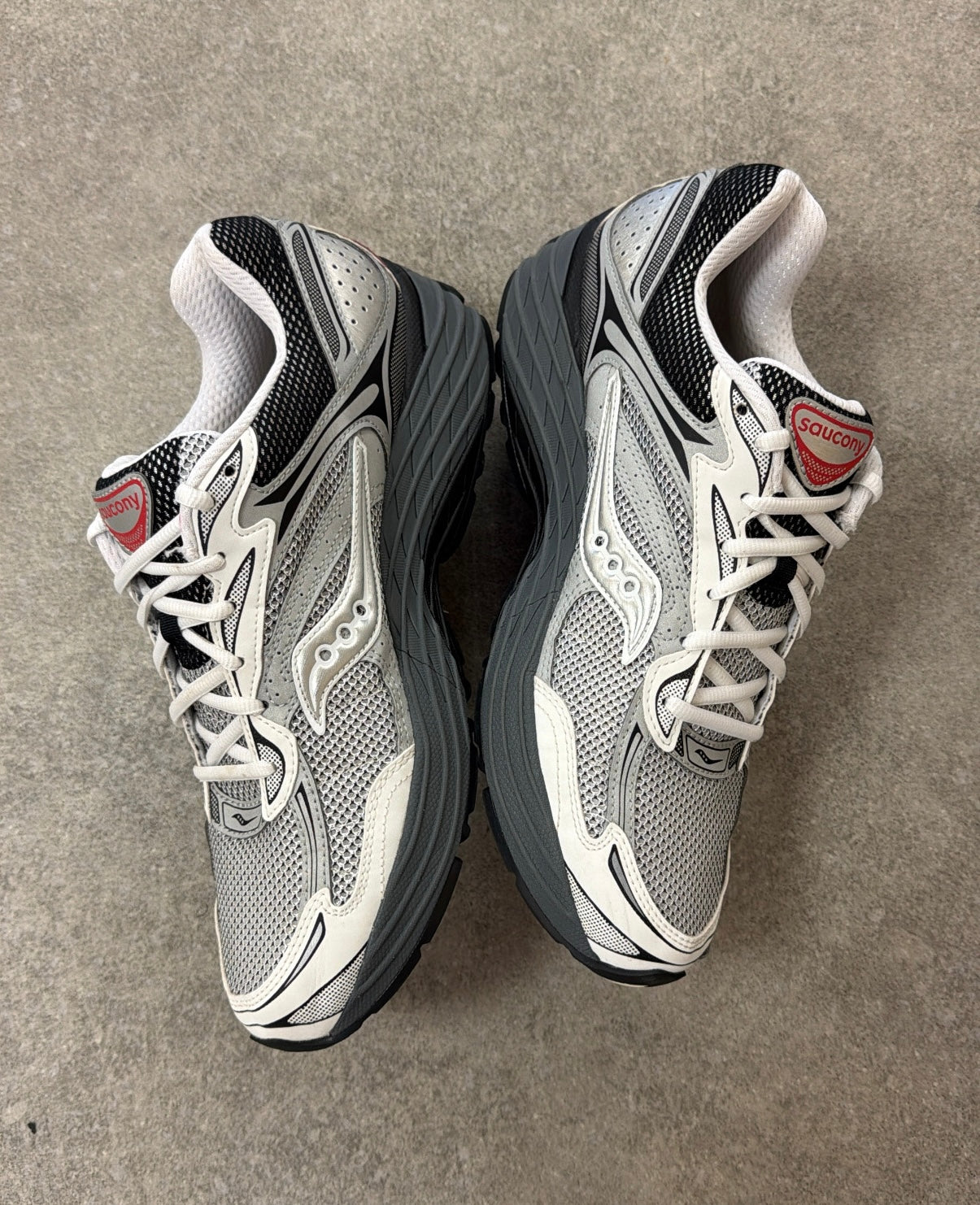 Saucony ProGrid Omni 9 - Light Grey Red Black