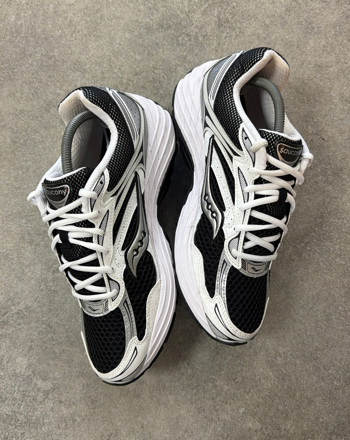 Saucony ProGrid Omni 9 - Black White (UK8.5)