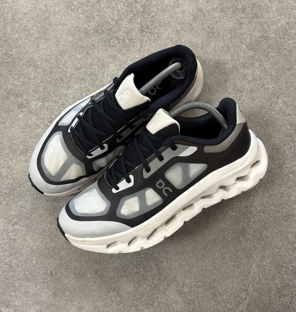 ON Cloudtilt Remix - Black White (UK8.5)
