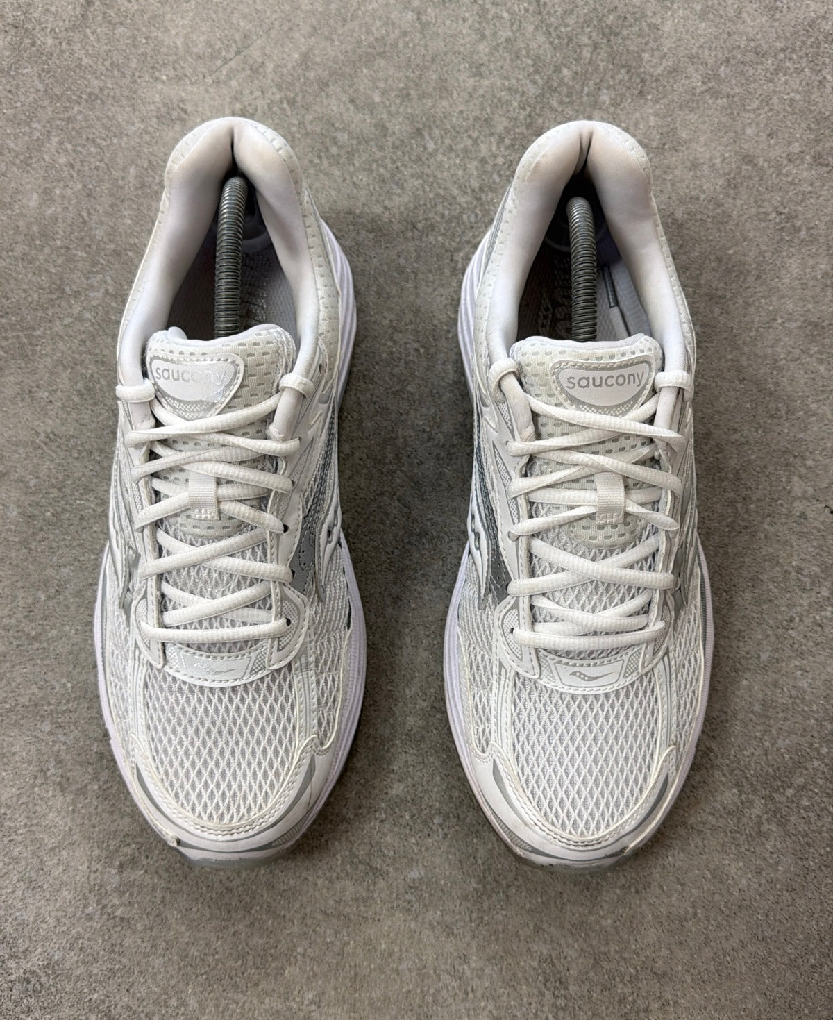 Saucony ProGrid Omni 9 - White Silver (UK8.5)