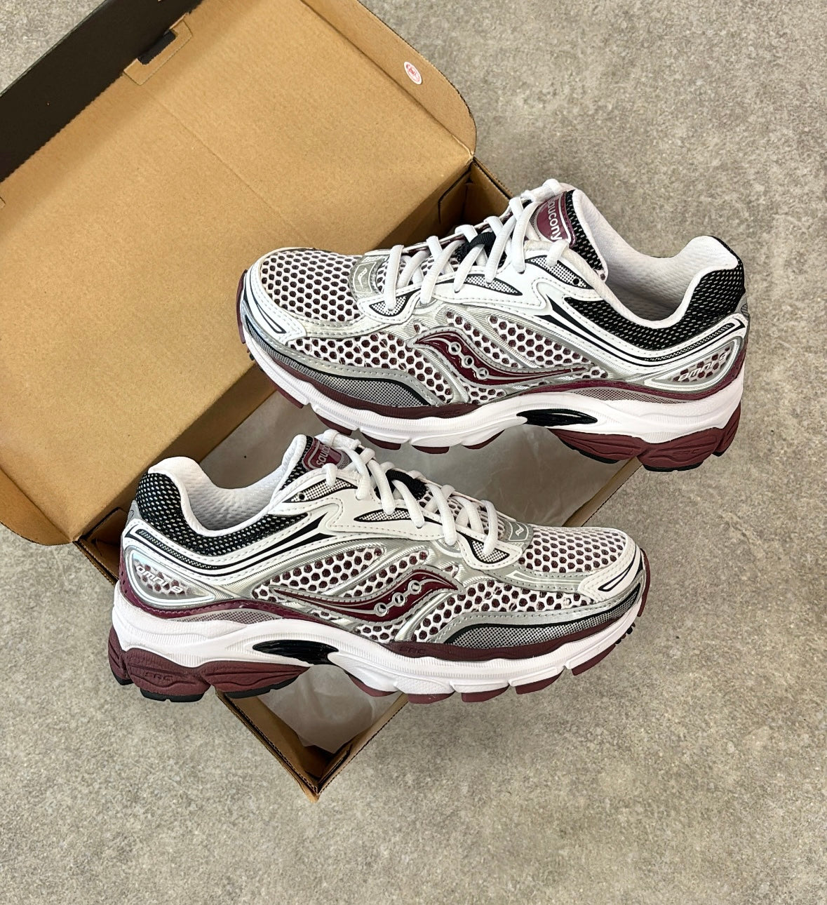 Saucony ProGrid Omni 9 - White Maroon
