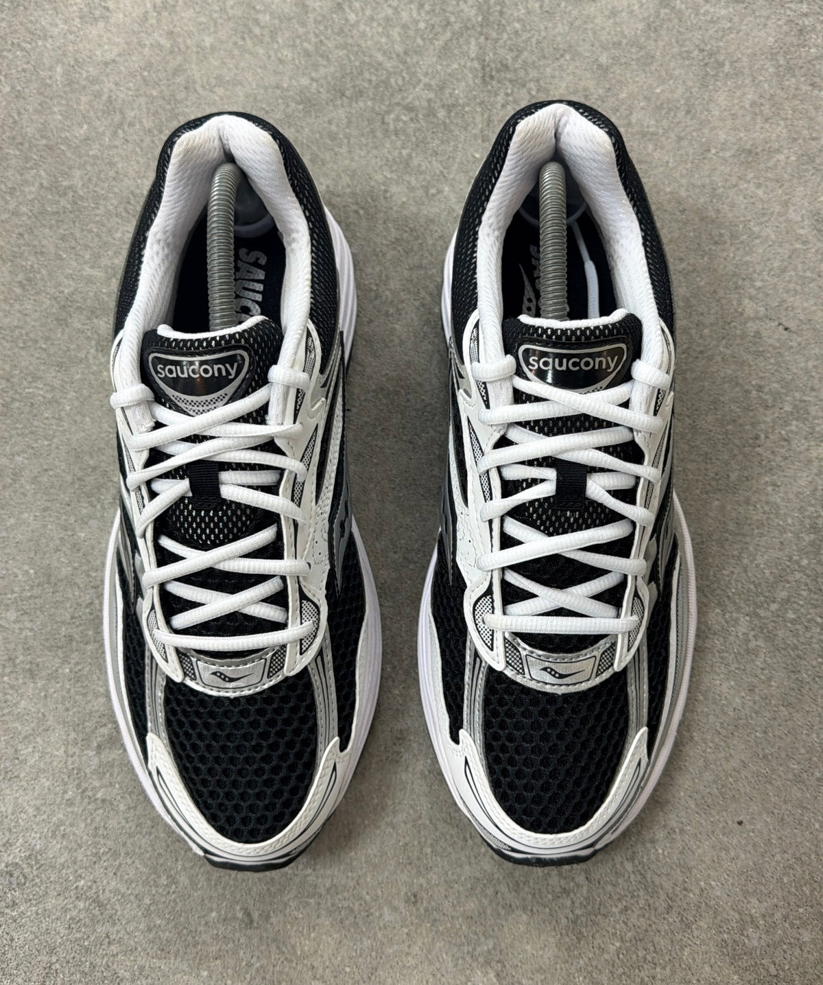 Saucony ProGrid Omni 9 - Black White (UK8)