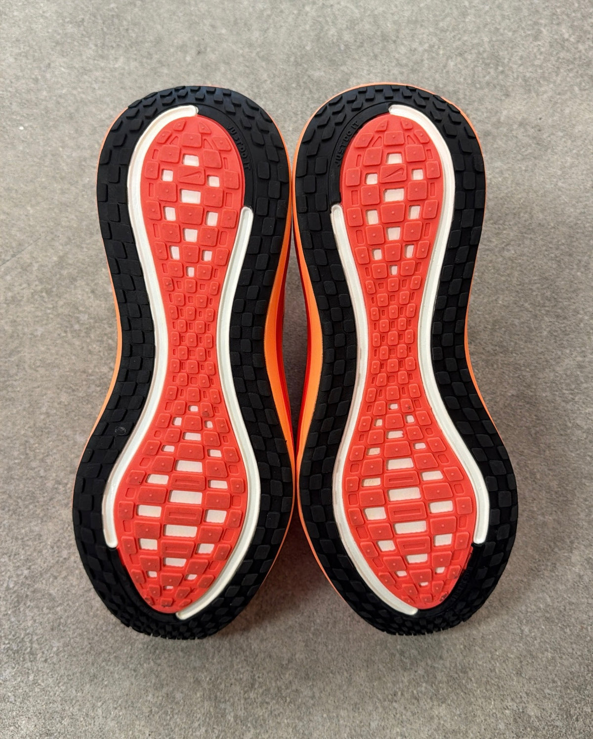 Nike Vomero Plus - Orange Pulse (UK8)