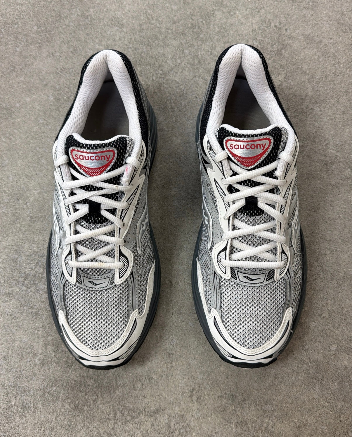 Saucony ProGrid Omni 9 - Light Grey Red Black